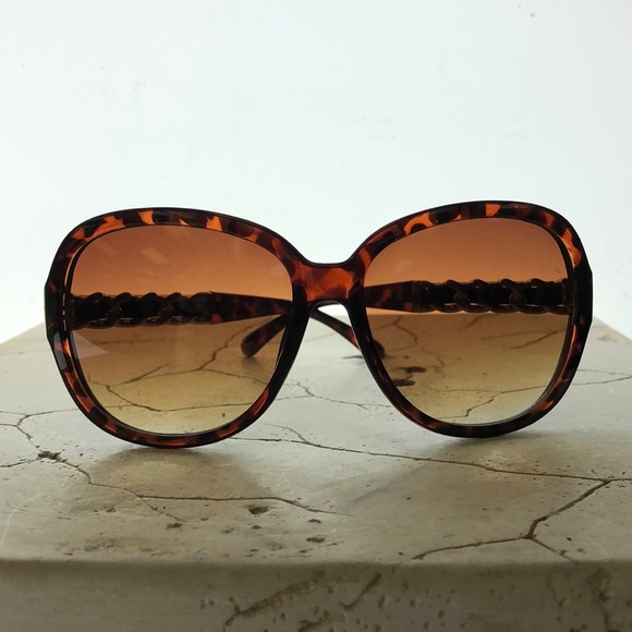 Oleg Cassini Big Round Tortoise Shell Medium Arm Yellow Tint - Picture 2 of 7